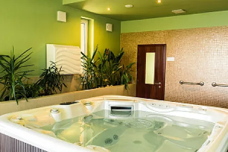 Tópart Hotel és Étterem