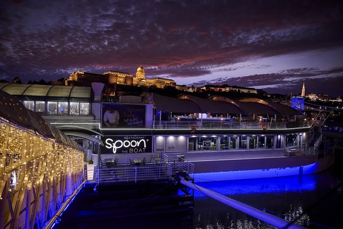 Spoon The Boat