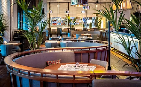 Mom Leroy Bistro