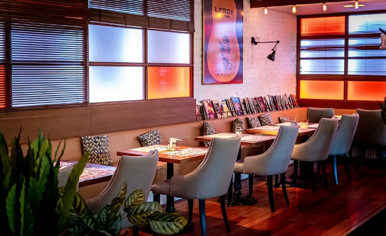 Mom Leroy Bistro