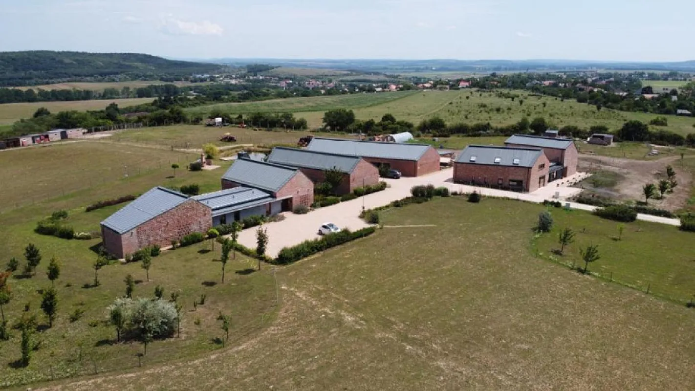 Öregtölgy Farm