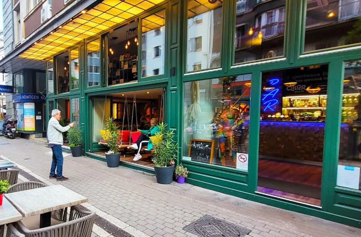 Color Bar Budapest