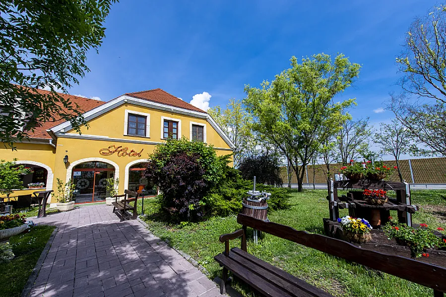 Gastland M0 Hotel és Konferenciaközpont