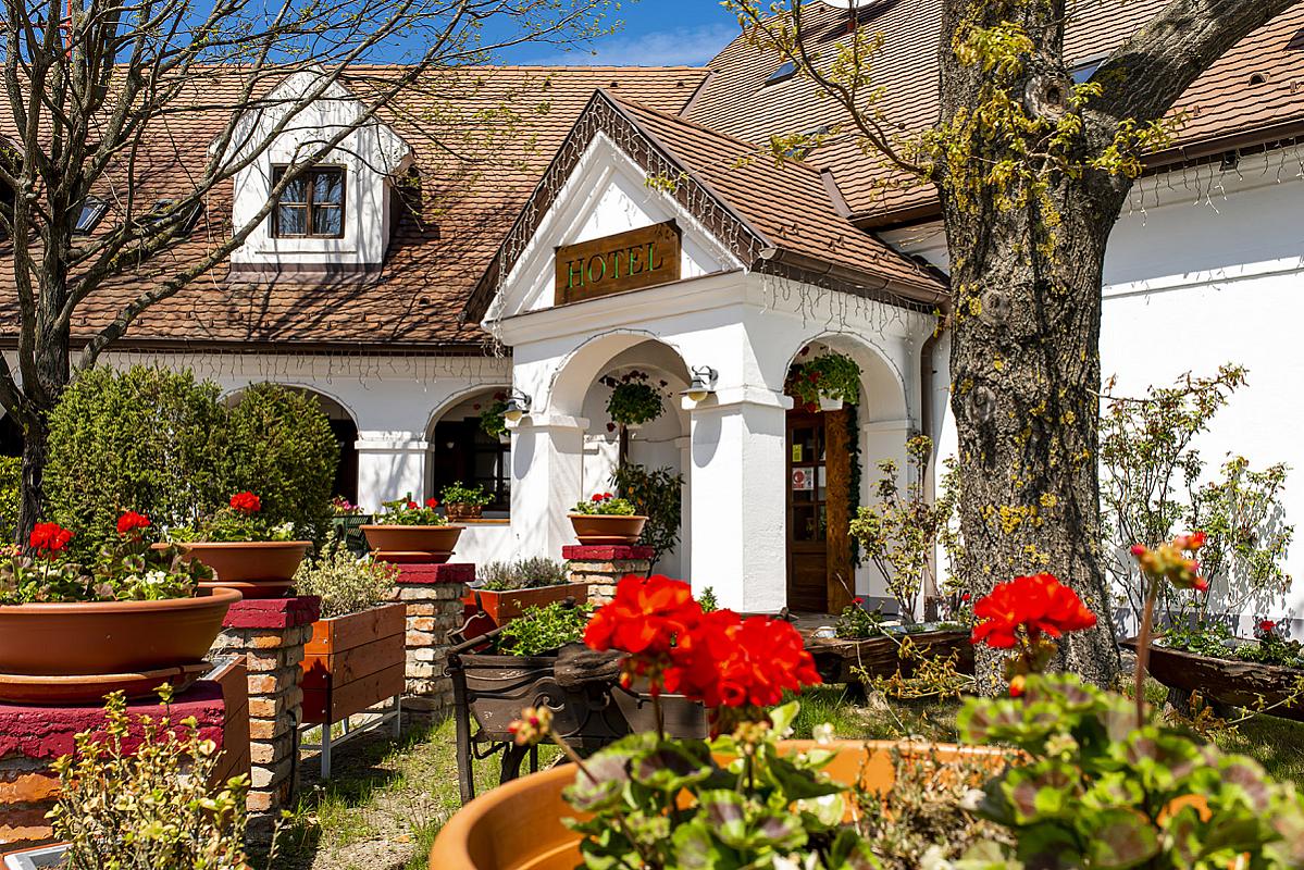 Gastland M1 Hotel és Konferenciaközpont