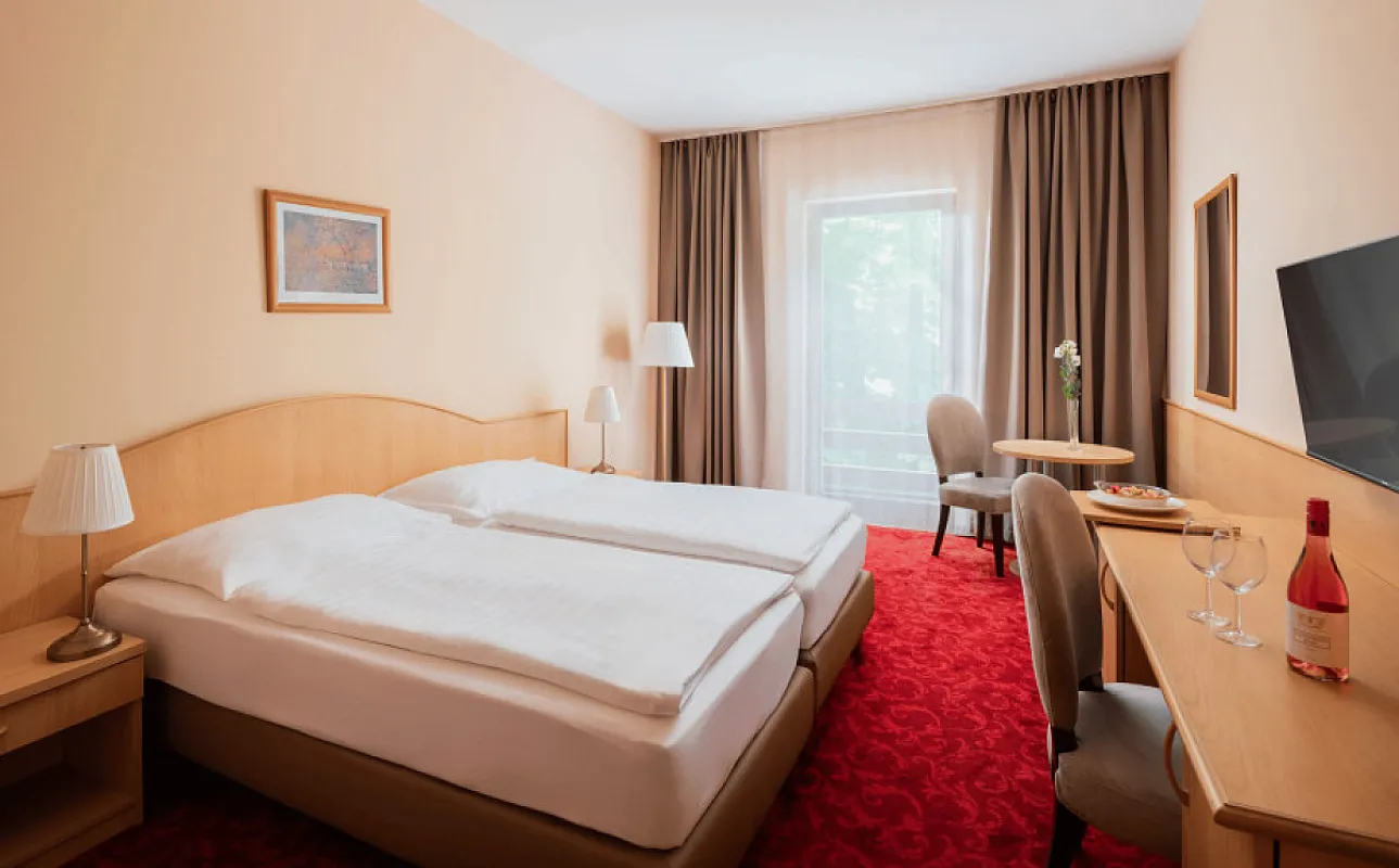Kristály Imperial Hotel és Pálma Rendezvényház