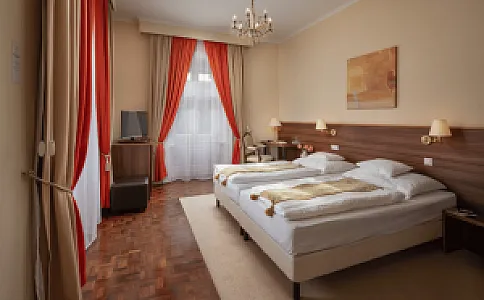 Kristály Imperial Hotel és Pálma Rendezvényház