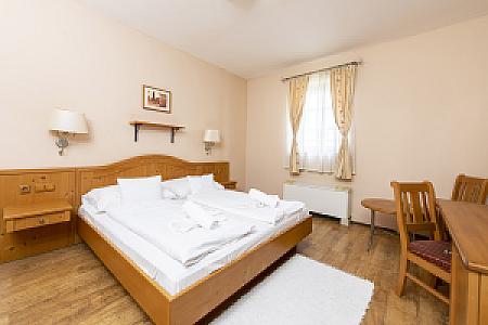 Gastland M1 Hotel és Konferenciaközpont