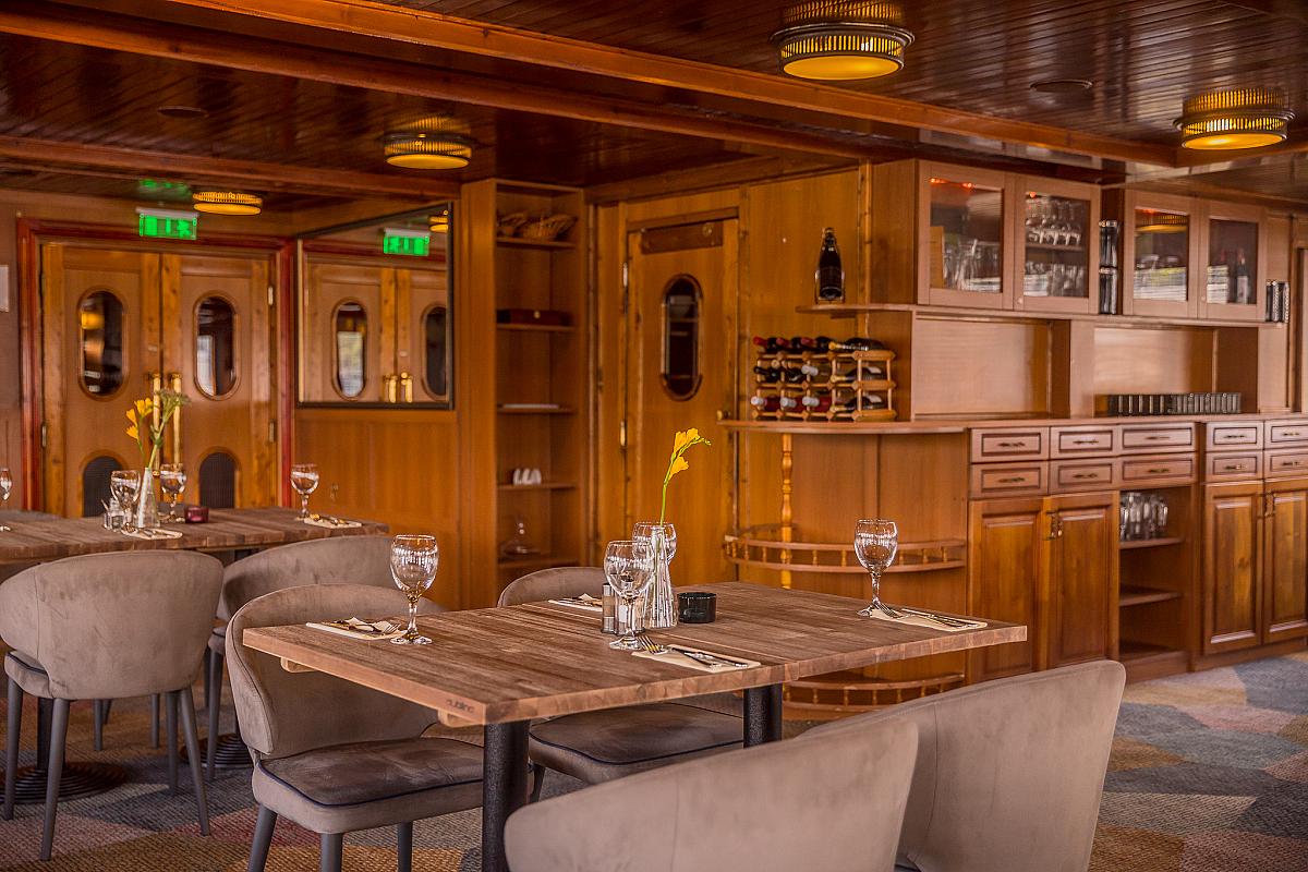 Fortuna Boat Hotel & Restaurant