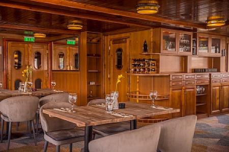 Fortuna Boat Hotel & Restaurant