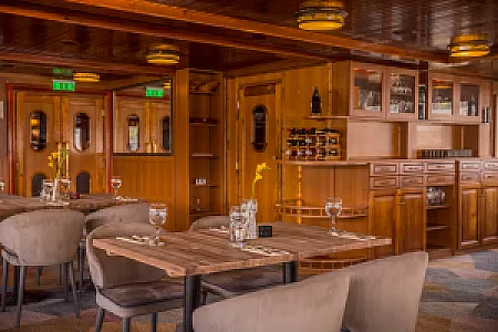 Fortuna Boat Hotel & Restaurant
