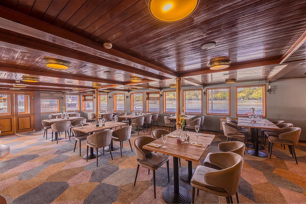 Fortuna Boat Hotel & Restaurant