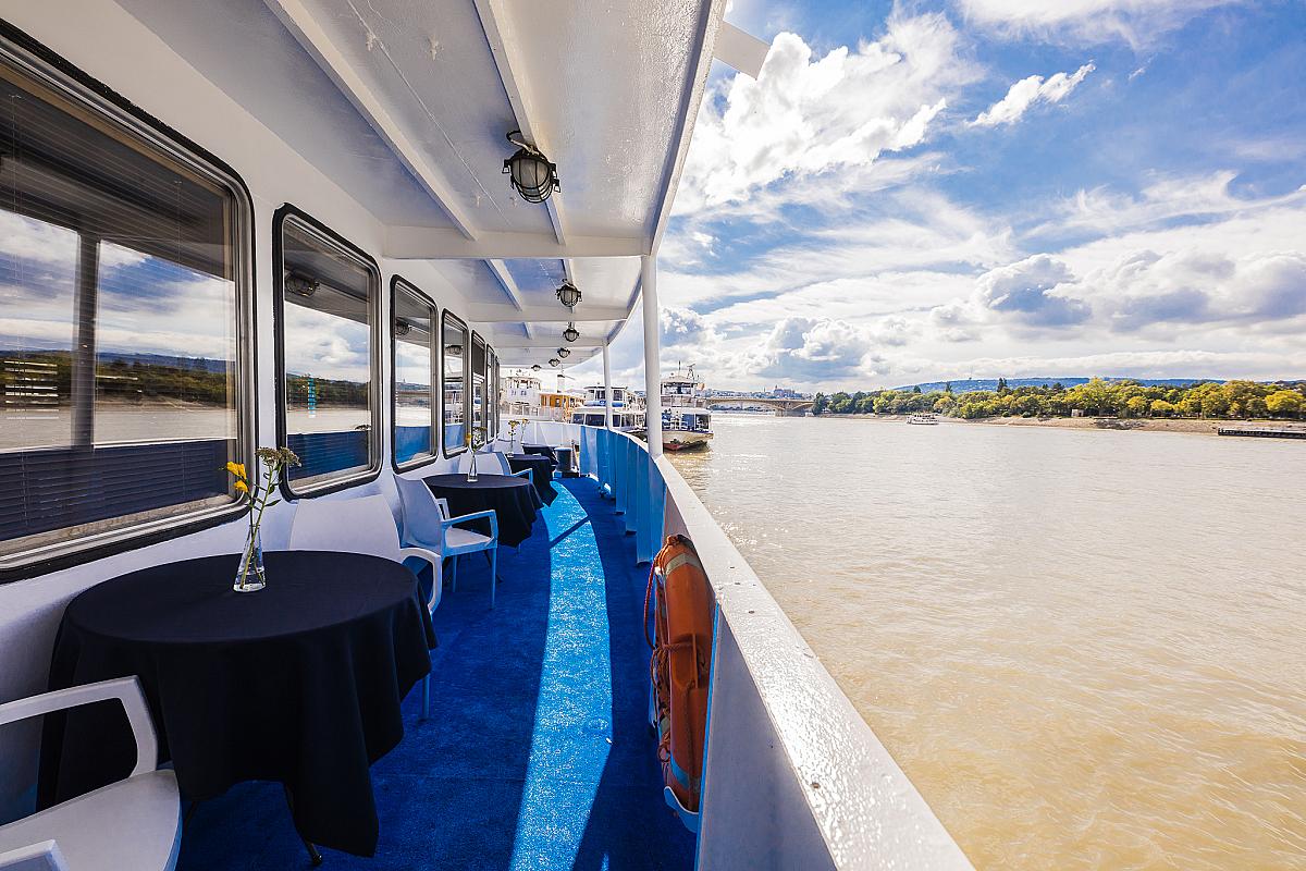 Fortuna Boat Hotel & Restaurant