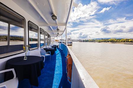 Fortuna Boat Hotel & Restaurant