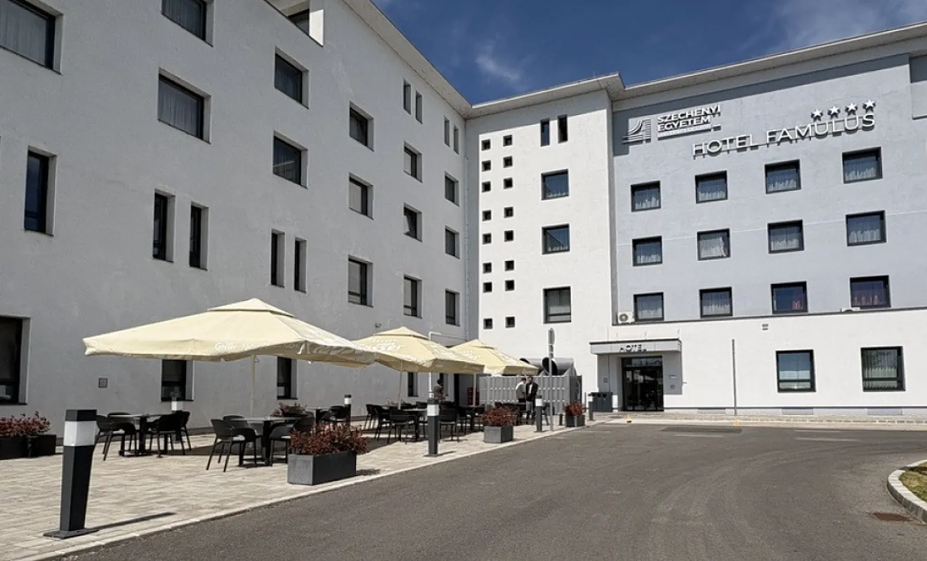 Famulus Hotel