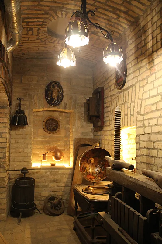 Hősök Csárdája & Restaurant