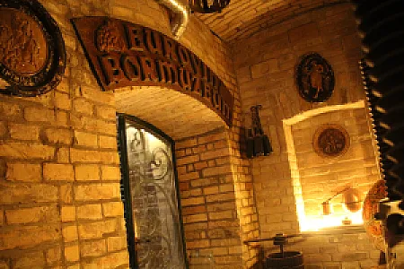 Hősök Csárdája & Restaurant