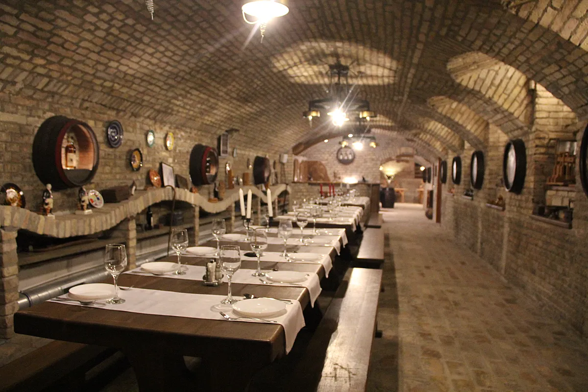 Hősök Csárdája & Restaurant