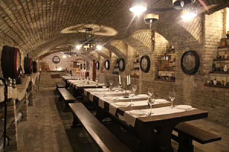 Hősök Csárdája & Restaurant