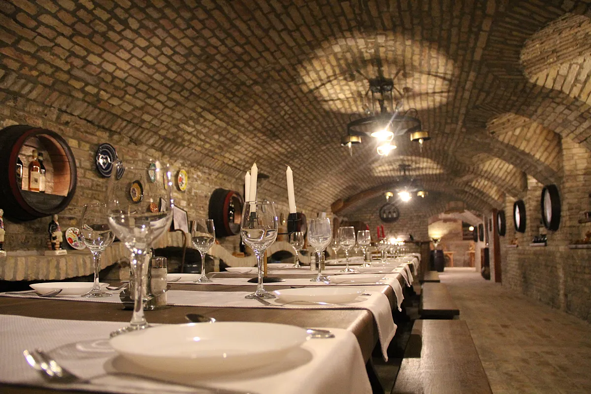 Hősök Csárdája & Restaurant