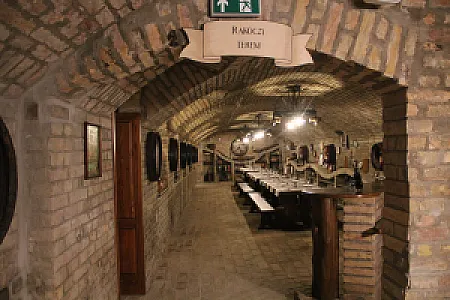 Hősök Csárdája & Restaurant