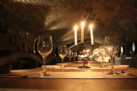 Hősök Csárdája & Restaurant