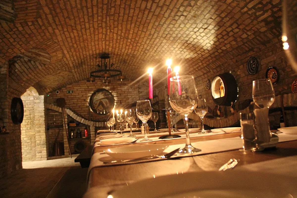Hősök Csárdája & Restaurant