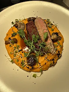 Hősök Csárdája & Restaurant