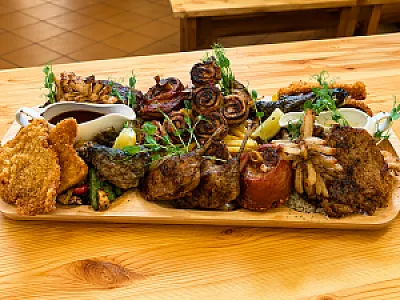Hősök Csárdája & Restaurant