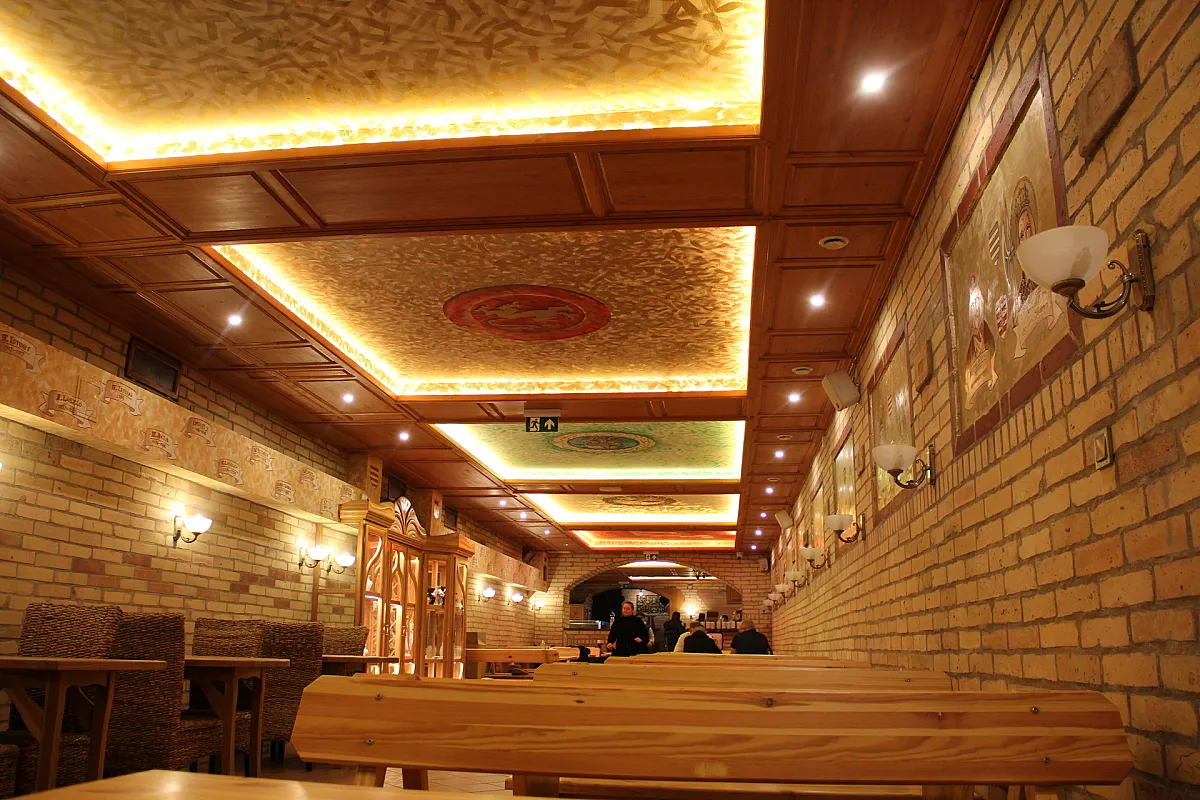 Hősök Csárdája & Restaurant