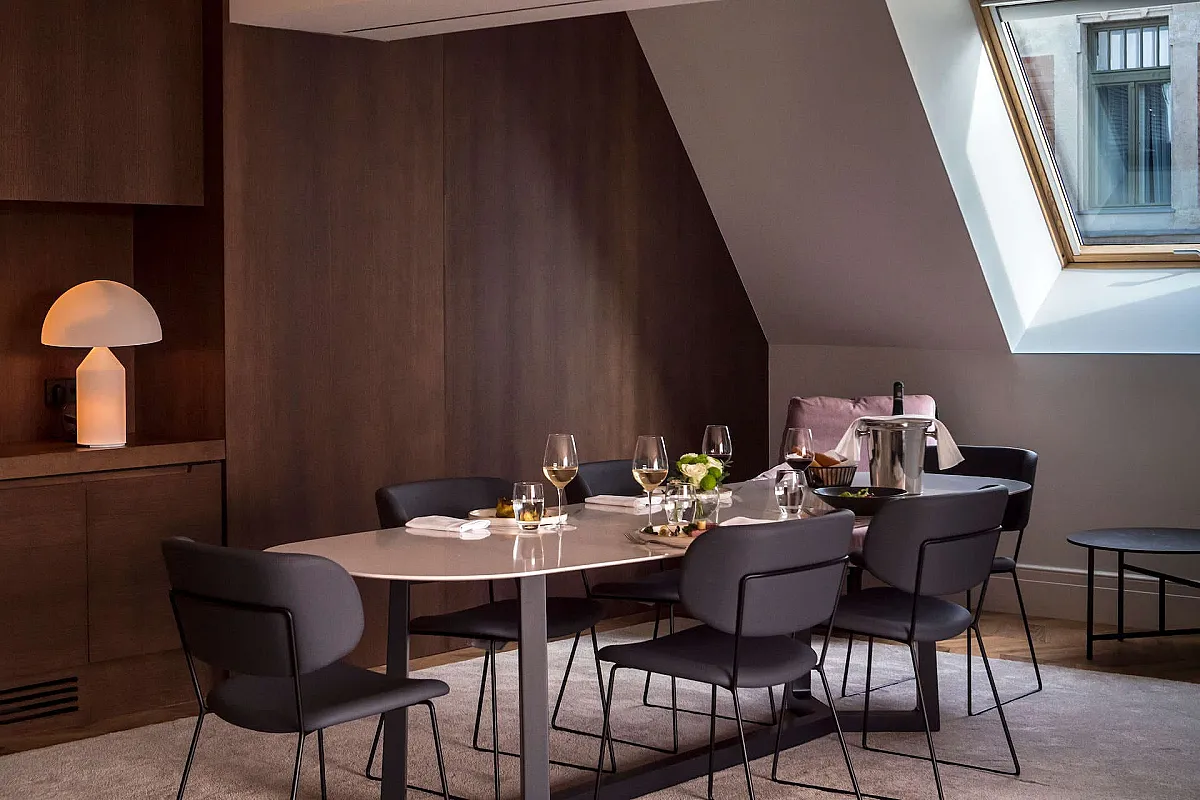 Kozmo Hotel Suites & Spa