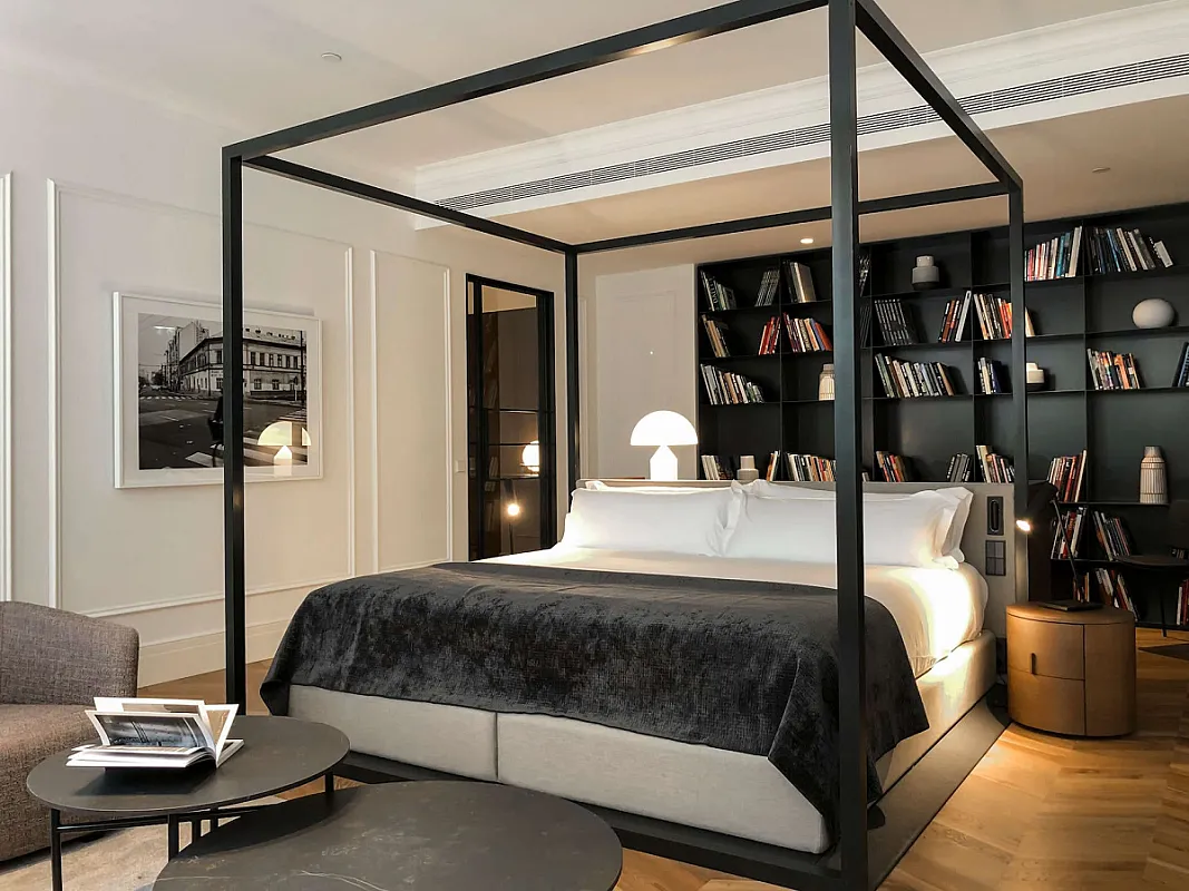 Kozmo Hotel Suites & Spa