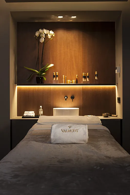 Kozmo Hotel Suites & Spa