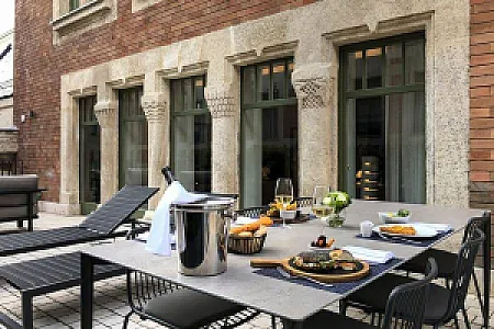 Kozmo Hotel Suites & Spa