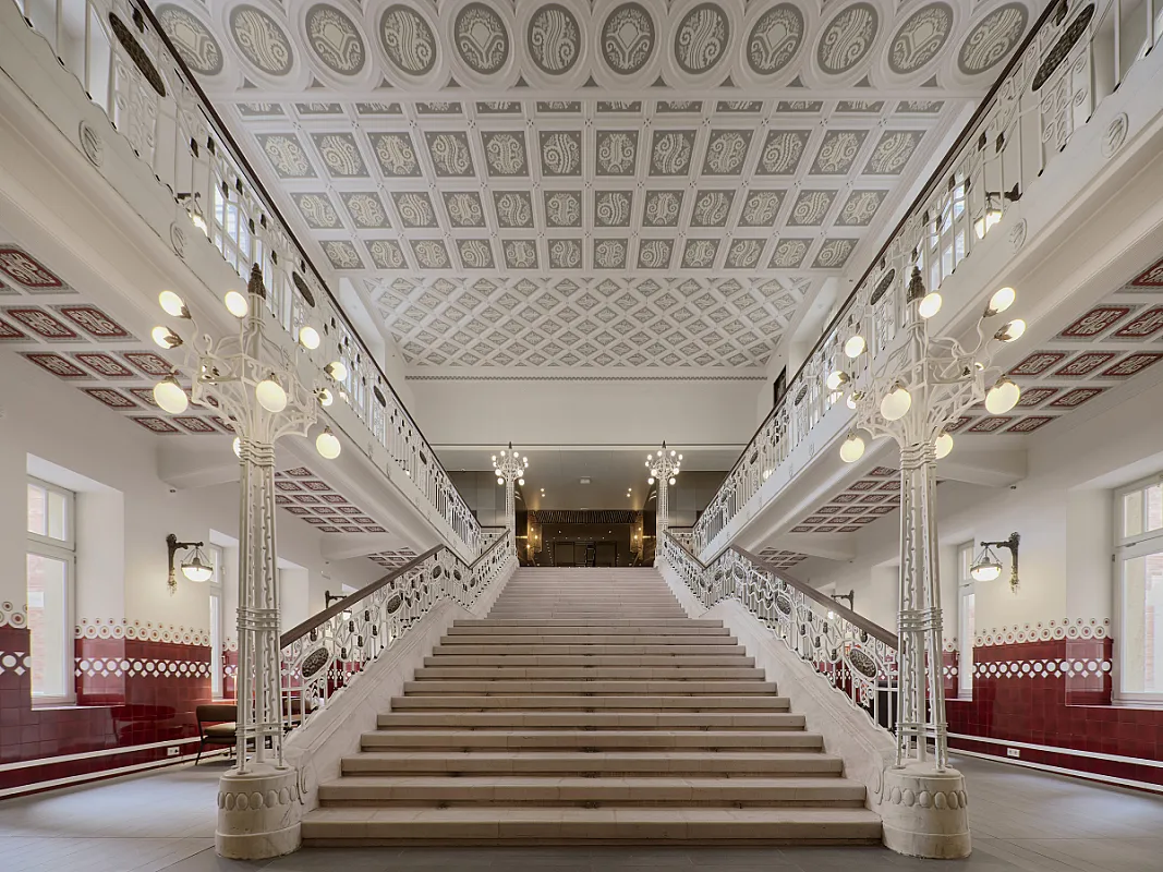 Kozmo Hotel Suites & Spa