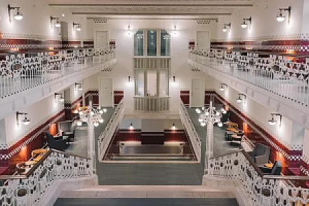 Kozmo Hotel Suites & Spa