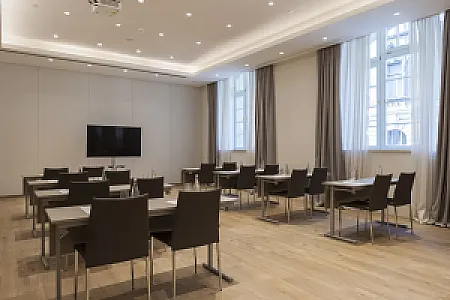 Kozmo Hotel Suites & Spa