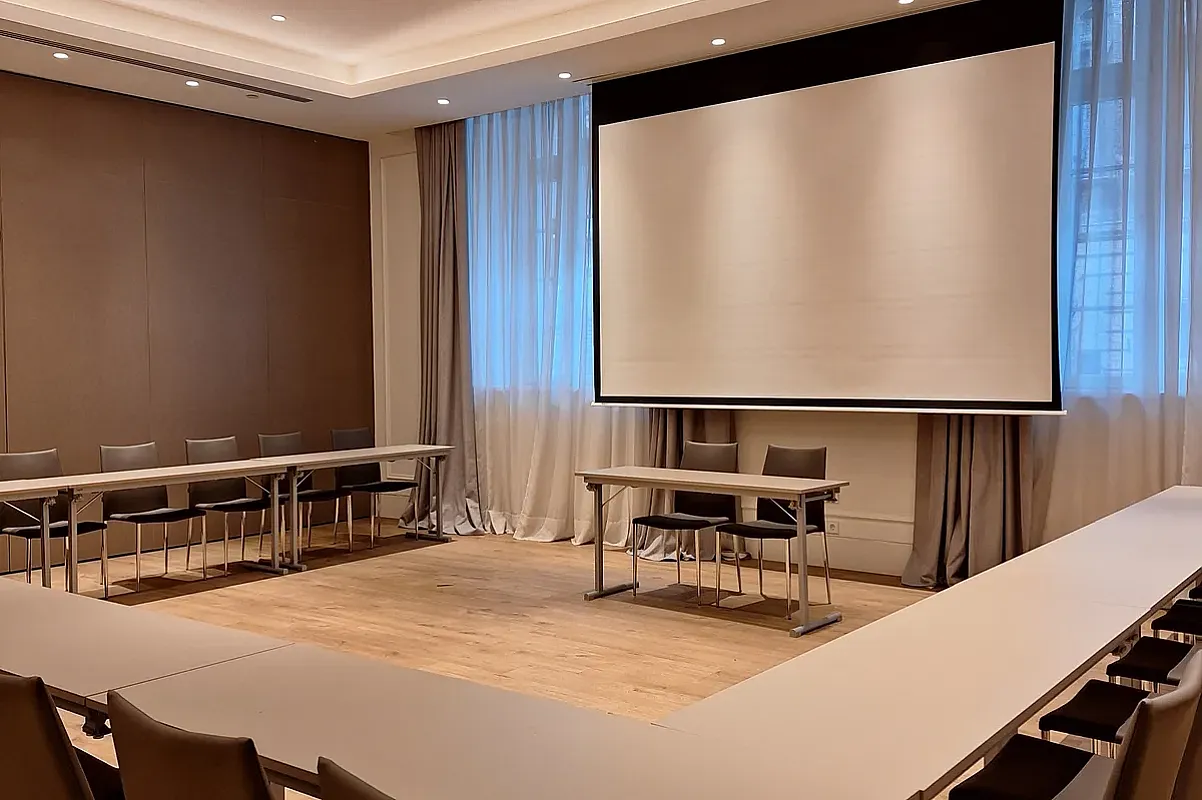 Kozmo Hotel Suites & Spa