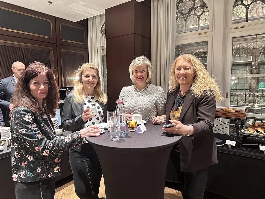 Flydubai Agent Üzleti Reggelik  a Parisi Udvar Budapestben