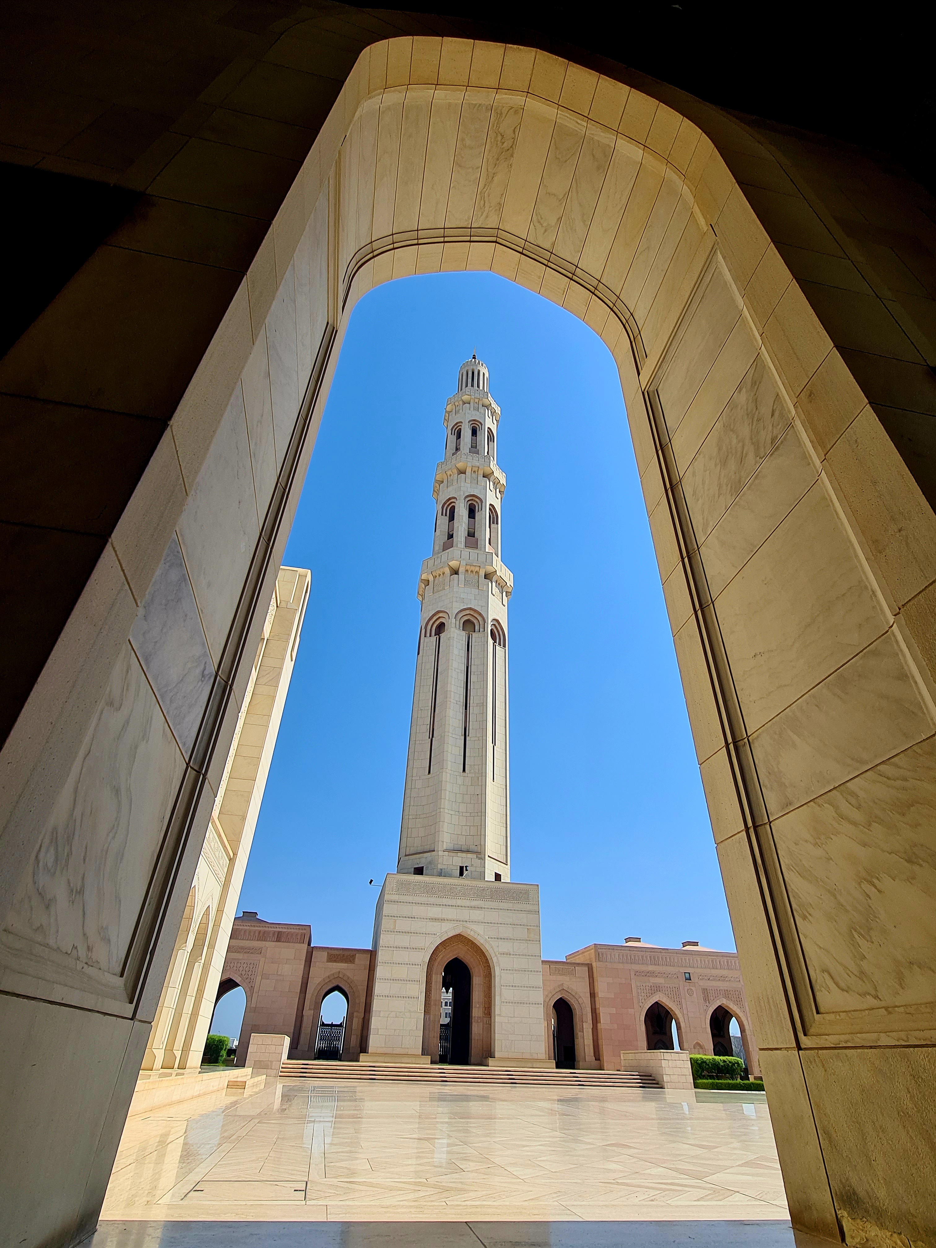 A HotelPremio Group képviseli  itthon Oman legrégebbi utazásszervező cégét, a Bahwan Tourism LLC-t