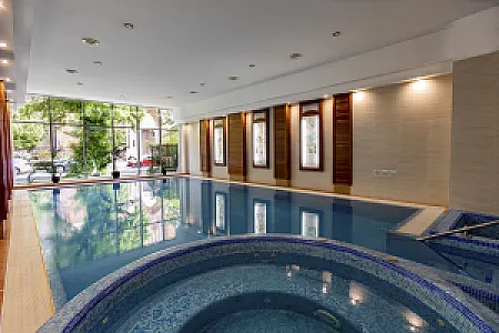Lion's Garden Hotel