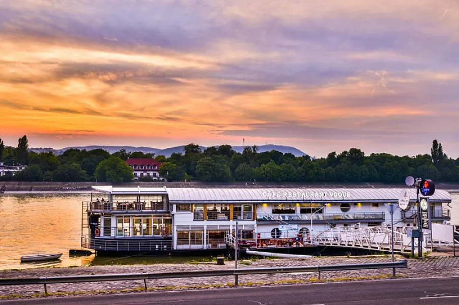 Vogue Boat Restaurant