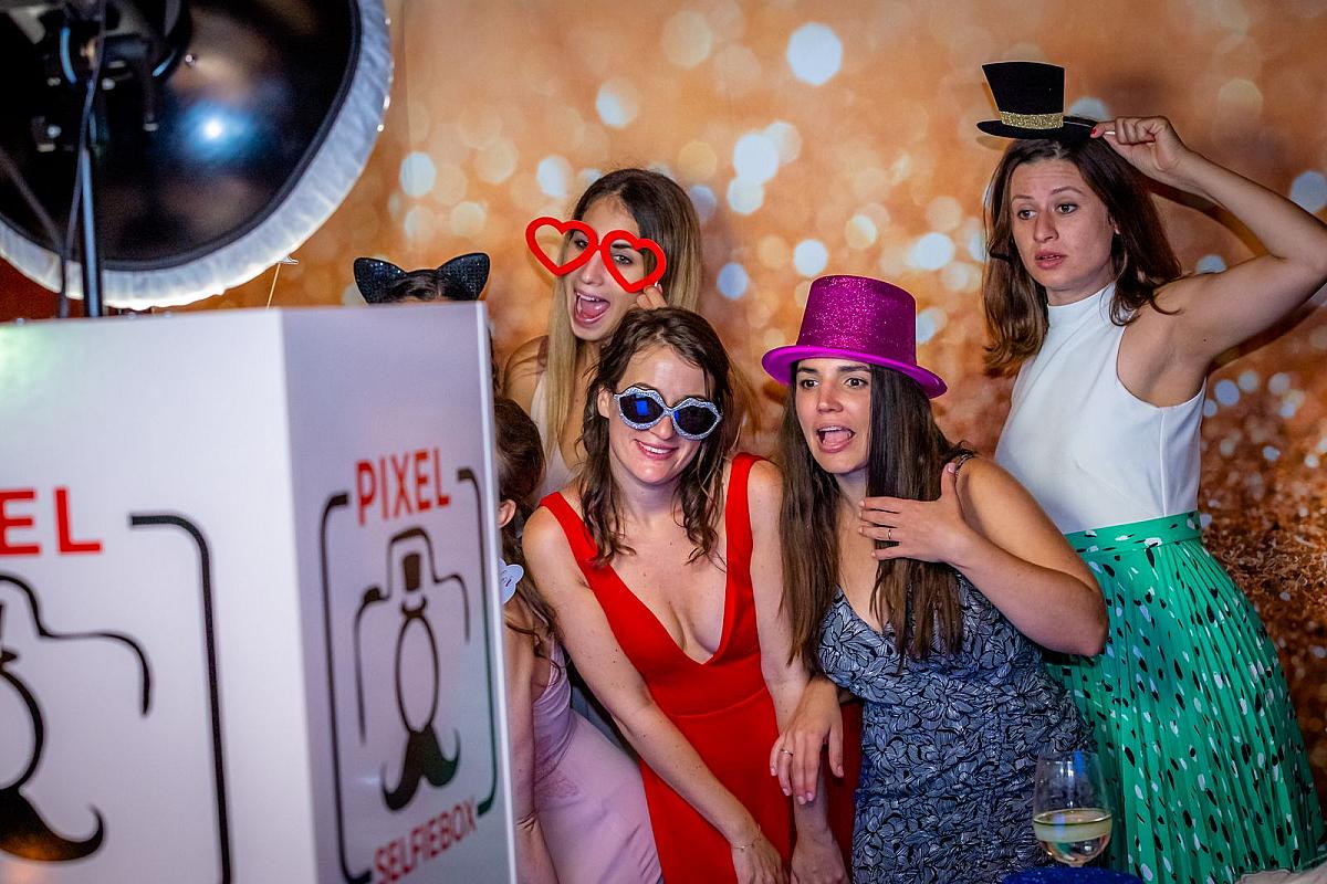 Élményfotózás - AI Selfie - AI Selfierobot - AI Selfiebox