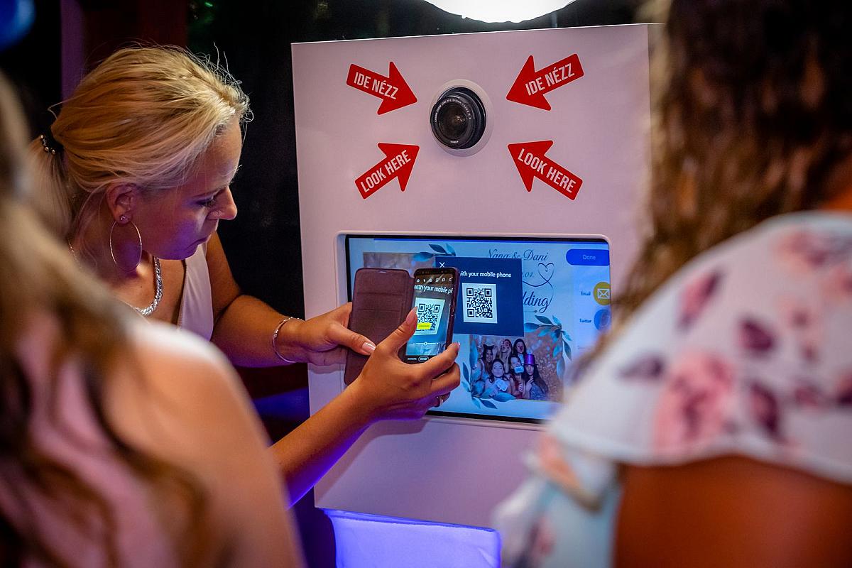 Élményfotózás - AI Selfie - AI Selfierobot - AI Selfiebox