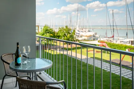 Hotel Yacht Wellness & Business