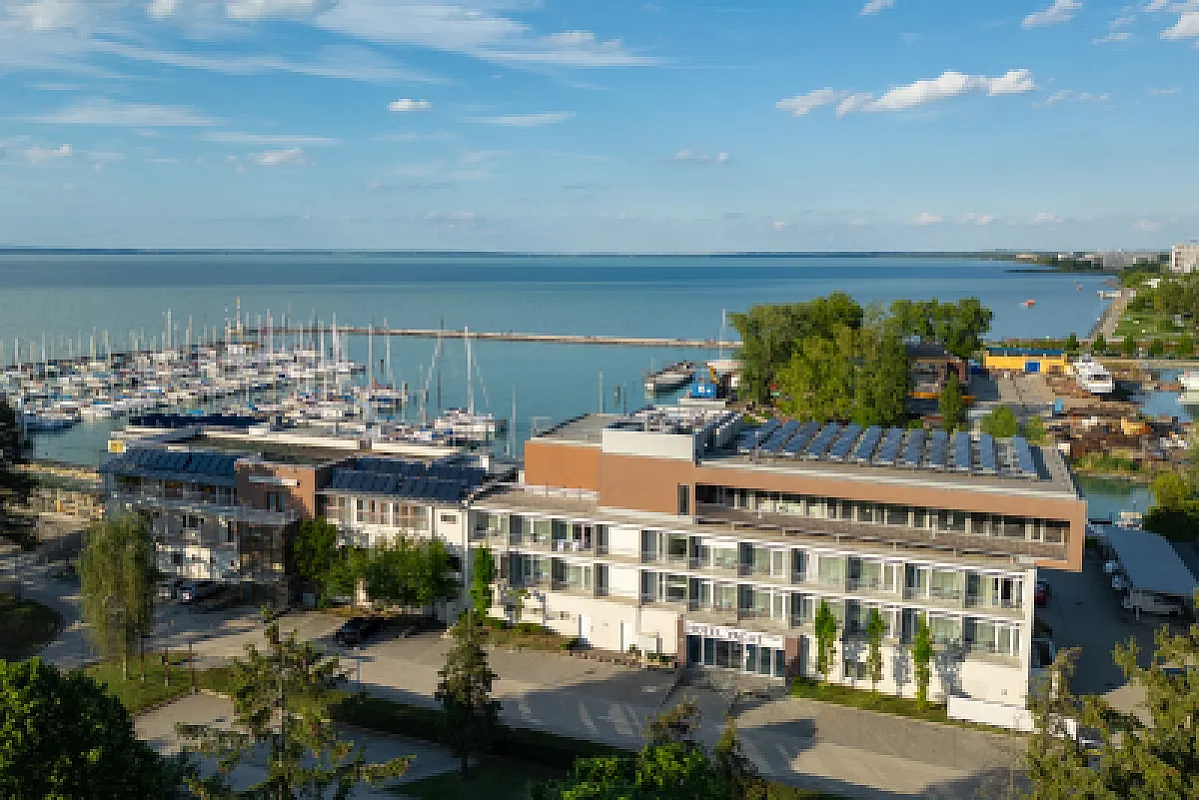Hotel Yacht Wellness & Business