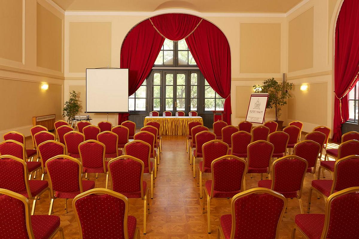 Erzsébet Királyné Szálloda