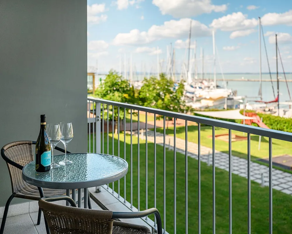 Hotel Yacht Wellness & Business