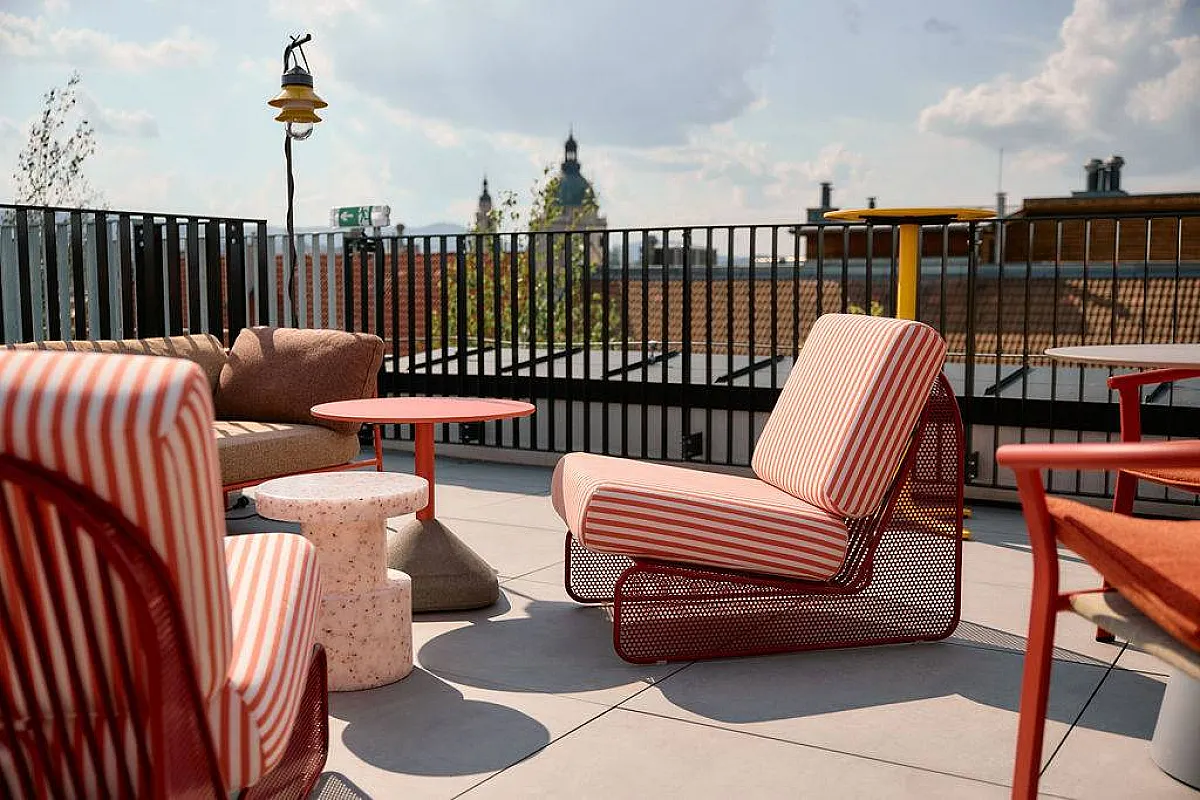 Saddle & Sky Rooftop Bar
