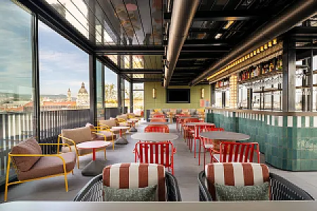 Saddle & Sky Rooftop Bar