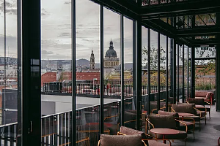 Saddle & Sky Rooftop Bar